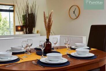 Beautiful Four Bed House By Purestay Short Lets & Serviced Accommodation Coventry With Parking