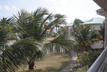 Pipiri Page Crystal Beach Marina C0nciergerie