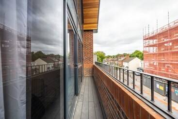 Stunning 2 Bed Apartment In Camberley
