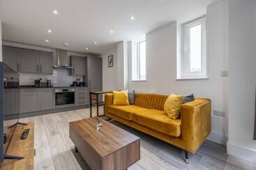 Stunning 2 Bed Apartment In Camberley