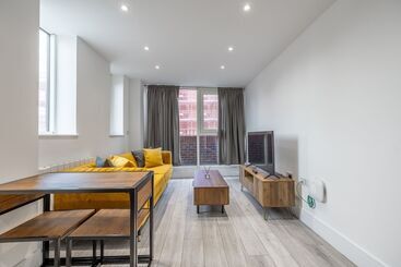 Stunning 2 Bed Apartment In Camberley