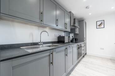 Stunning 2 Bed Apartment In Camberley