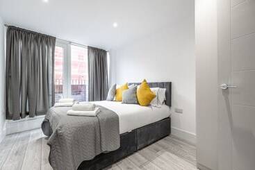 Stunning 2 Bed Apartment In Camberley