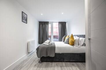 Stunning 2 Bed Apartment In Camberley