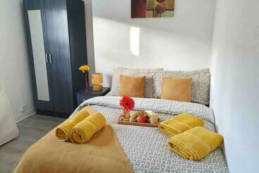 آپارتمان‌های توریست‌ها Lovely 3 Bed Apartment In Coventry