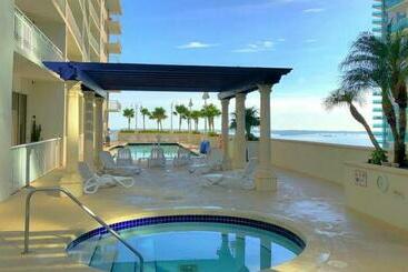 Lovely Condo With City & Ocean Views. Sleep Up To 6 People!