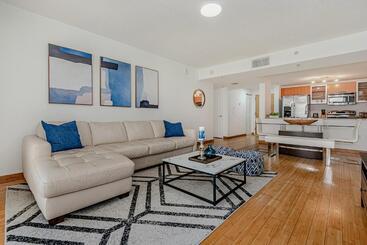Lovely Condo With City & Ocean Views. Sleep Up To 6 People!