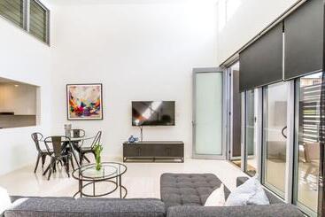 Luxurious 3bdr Townhouse In Great Location