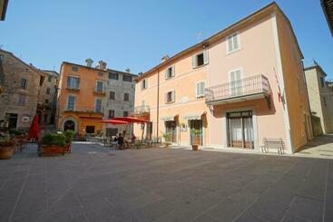 관광객 아파트 Montone Apartment