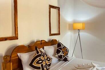 Zanzllywood Uroa Beach Apartments