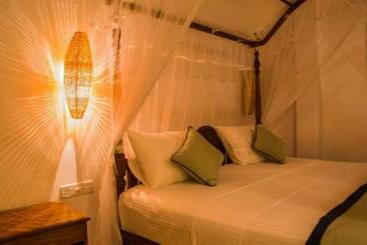 Birds Paradise Cabanas Unawatuna