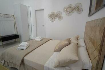 Dimore Gilas Suite Golden