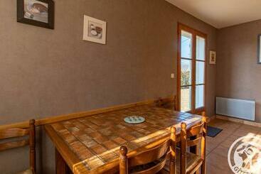 Gîte Familial Près De La Loire Avec Grand Jardin, Parking Privé, Proche Saumur Et Activités Nautique
