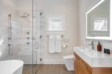Ramsey By Avantstay Modern Character Home In Austin W/ Pool!