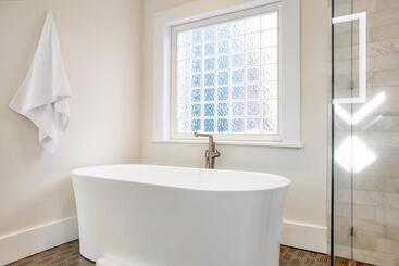 Ramsey By Avantstay Modern Character Home In Austin W/ Pool!