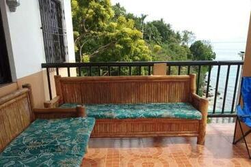 Sandra S Holiday House