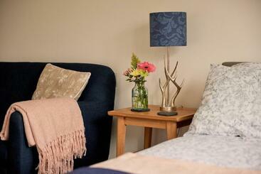 Self Contained Studio Bradford On Avon, Wilts