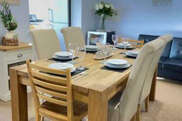 3 Bed House 2 Parking Spaces Contractors Welcome