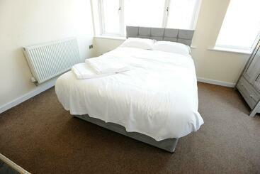 هتل Apartment In Central Halifax