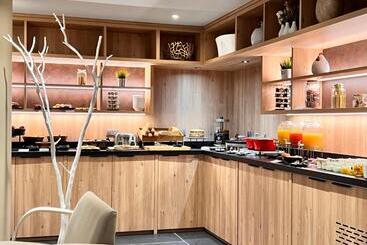 هتل Best Western Plus Le Roi Arthur Hôtel & Spa
