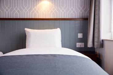 هتل Chase Inn By Greene King Inns