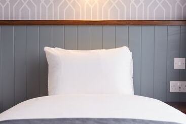 هتل Chase Inn By Greene King Inns