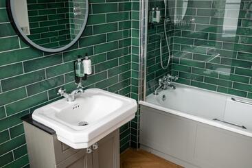 هتل Himley House By Chef & Brewer Collection