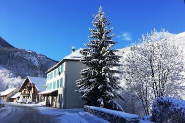 هتل Hôtel Le Cassini