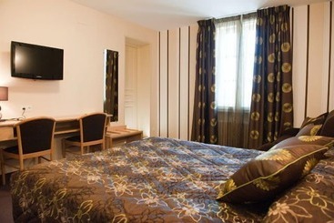 هتل Hôtel Les Platanes