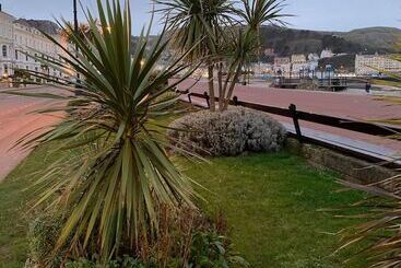 Iris Hotel Llandudno