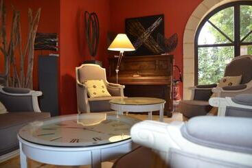 هتل Restaurant Le Clos De Pradines