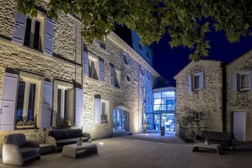 Отель Le Moulin De Valaurie
