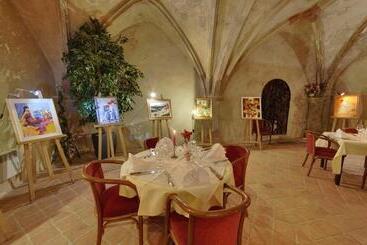 Logis Hotel De Paris