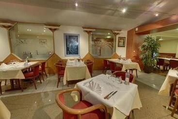 Logis Hotel De Paris