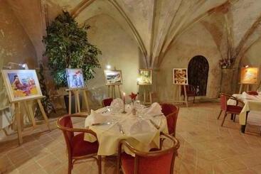 Logis Hotel De Paris