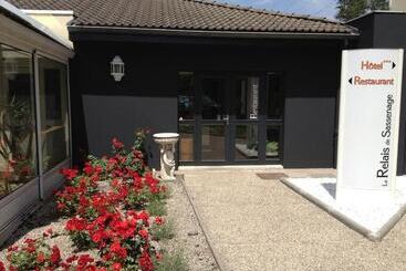 هتل Logis Le Relais De Sassenage