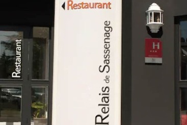 هتل Logis Le Relais De Sassenage