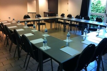 هتل Logis Le Relais De Sassenage