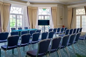 هتل Phyllis Court Members Club