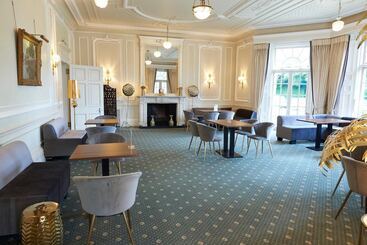 هتل Phyllis Court Members Club
