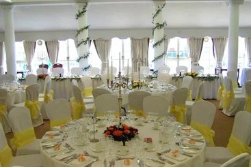 هتل Phyllis Court Members Club