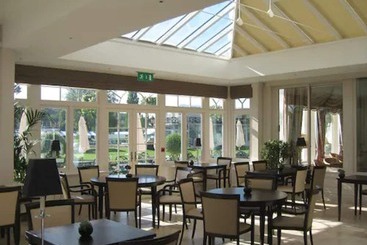 هتل Phyllis Court Members Club
