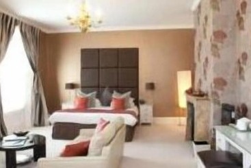 هتل Phyllis Court Members Club