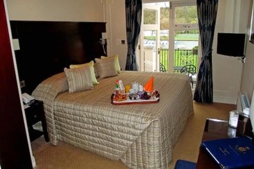 هتل Phyllis Court Members Club