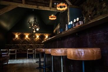 هتل The Farmhouse At Redcoats