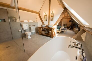 هتل The Farmhouse At Redcoats