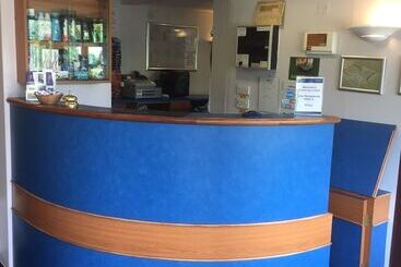 هتل Redwings Lodge Sawtry Huntingdon