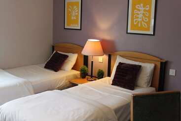 هتل Redwings Lodge Sawtry Huntingdon