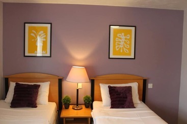 هتل Redwings Lodge Sawtry Huntingdon