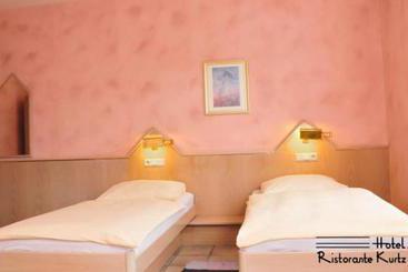 هتل Ristorante Kurtz